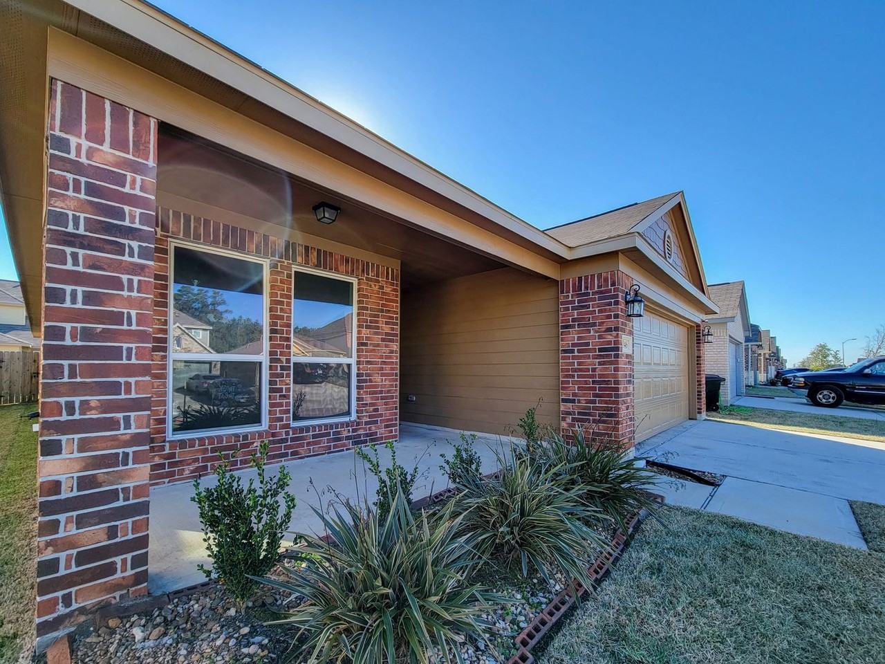 1046 Steel Blue Dr - Photo 3 of 39