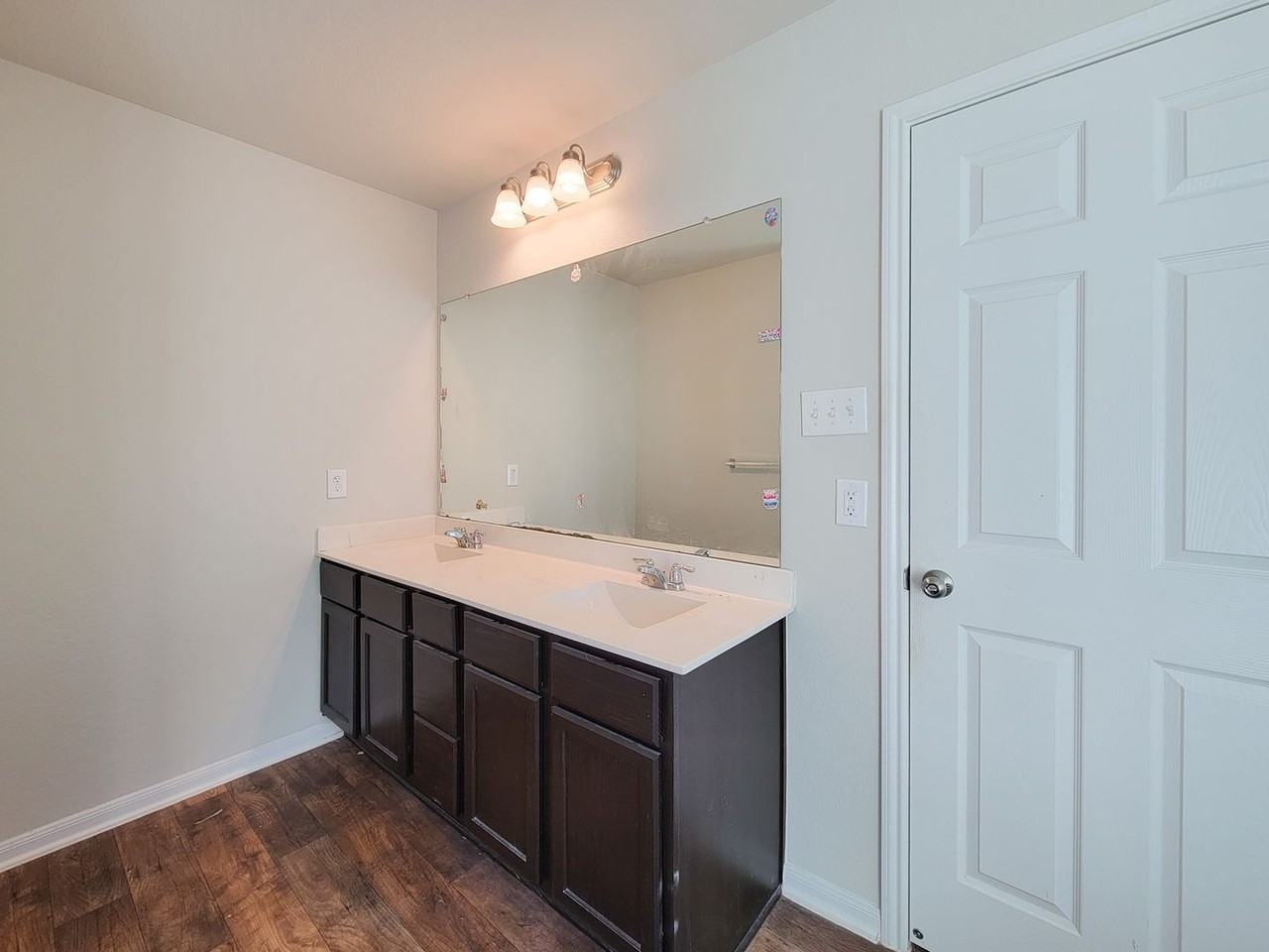 1046 Steel Blue Dr - Photo 5 of 39