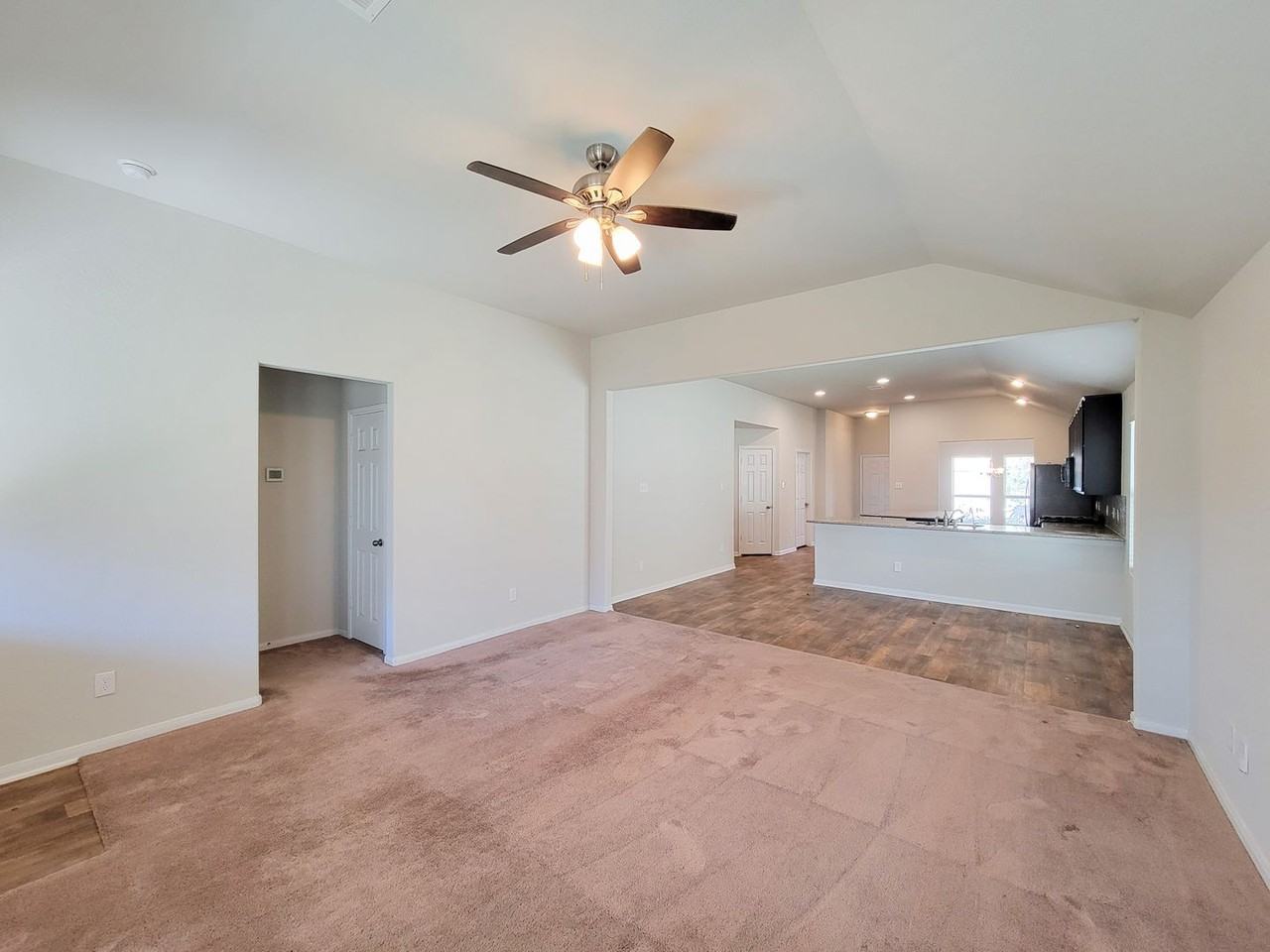 1046 Steel Blue Dr - Photo 7 of 39