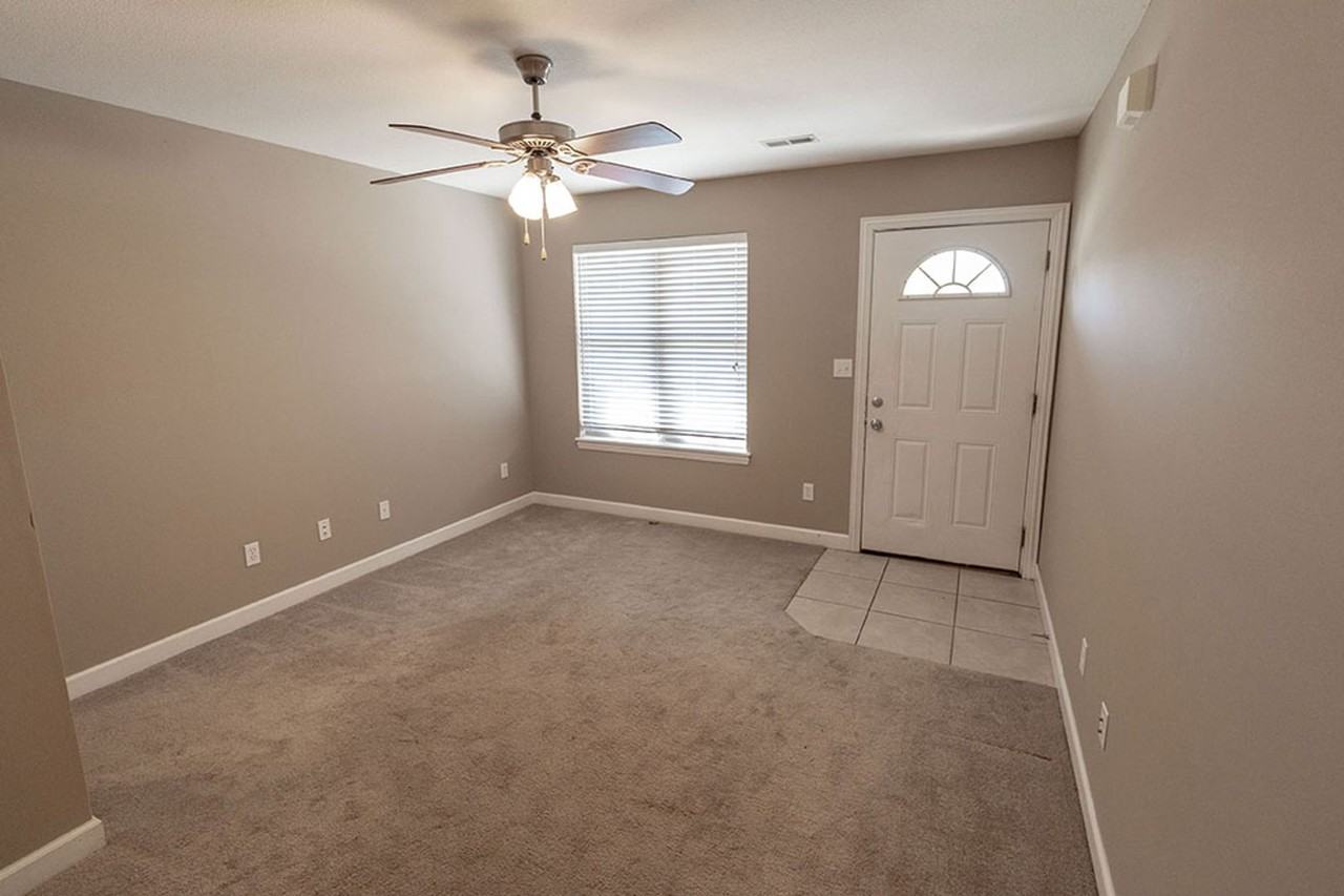 4802 Edenton Blvd - Photo 4 of 38