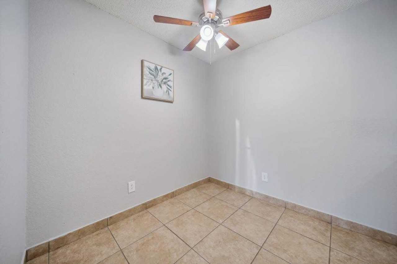 Boca Vista Apartments - Photo 3 of 33