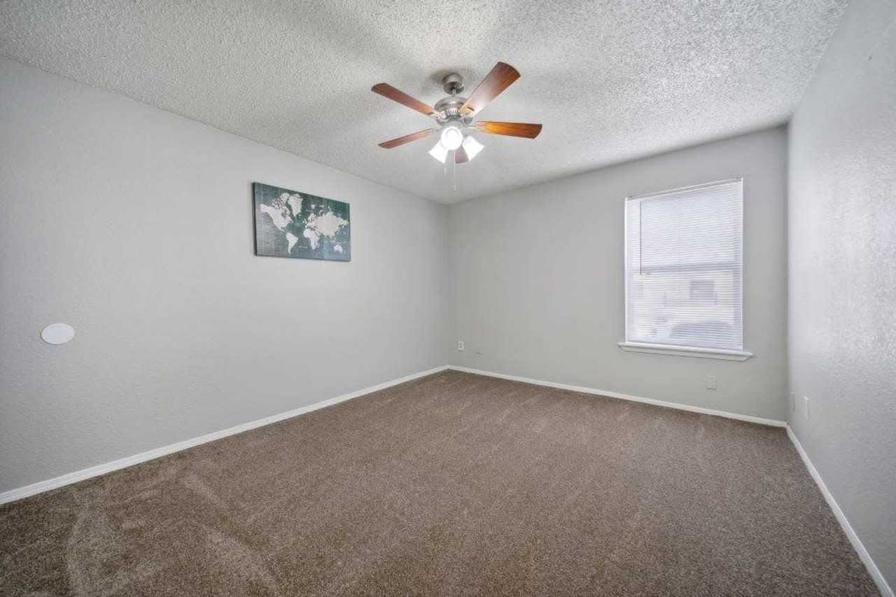 Boca Vista Apartments - Photo 7 of 33