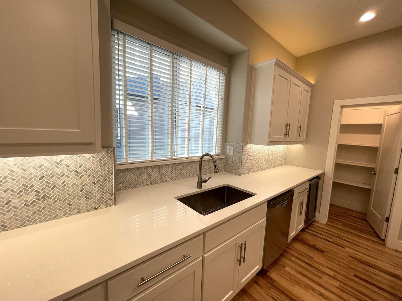 4910 Live Oak St #7 - Photo 7 of 33