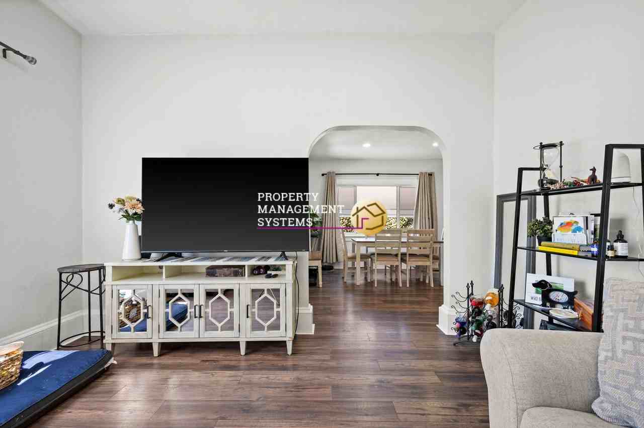 531 E Downington Ave - Photo 3 of 22