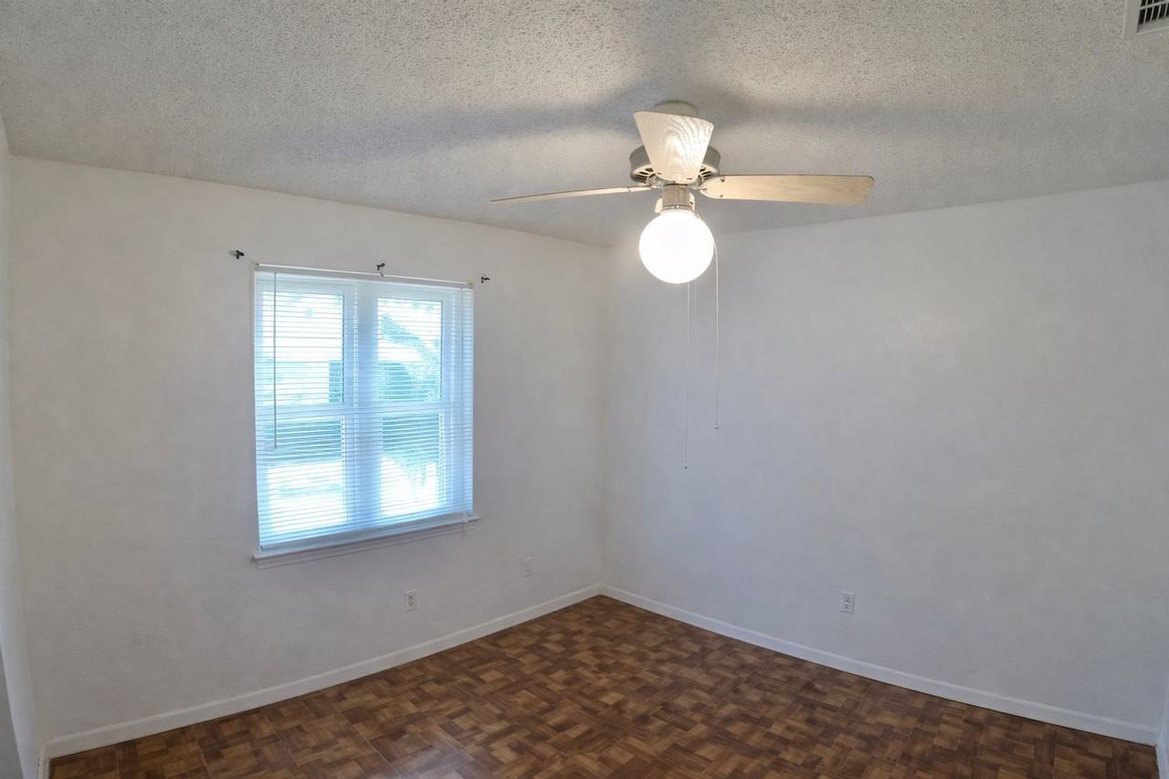 2504 Lake Rd - Photo 3 of 7