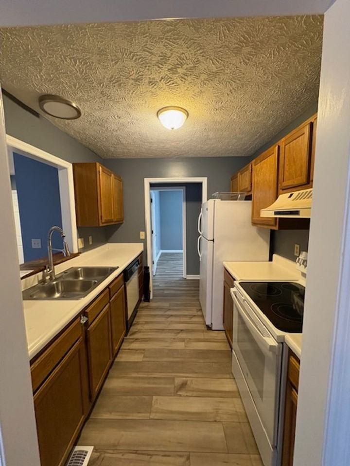 504 Offing Dr - Photo 5 of 18