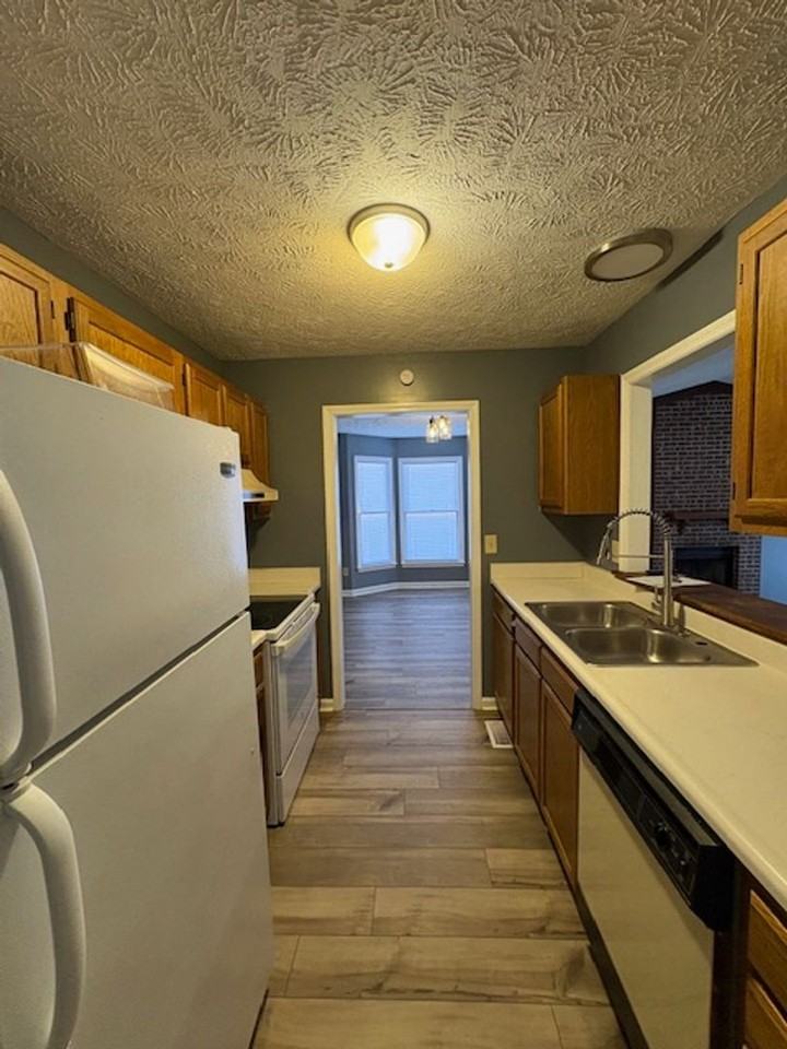 504 Offing Dr - Photo 6 of 18