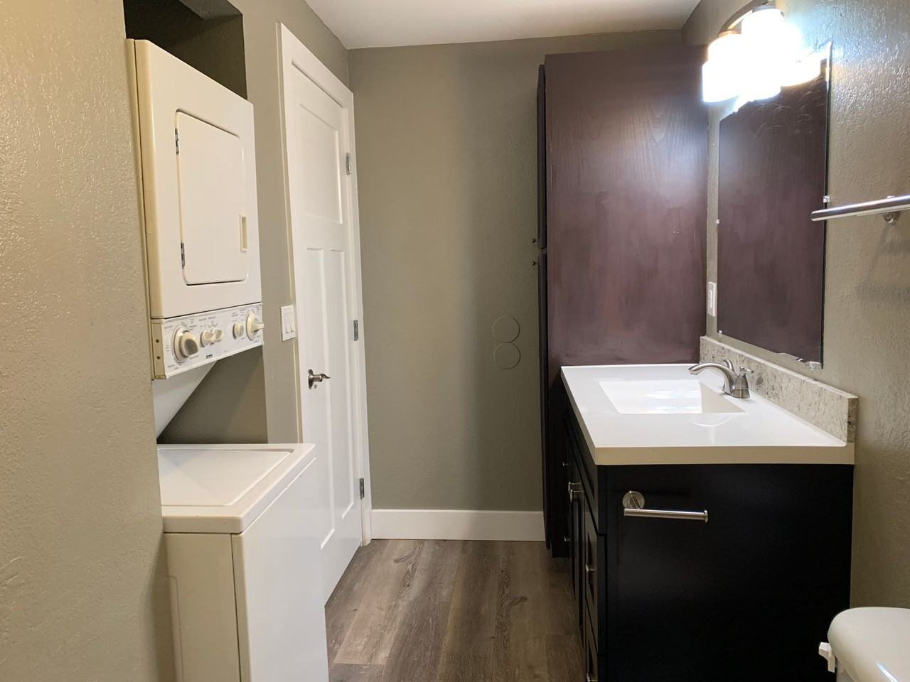 1822 S 95th St #D - Photo 3 of 7