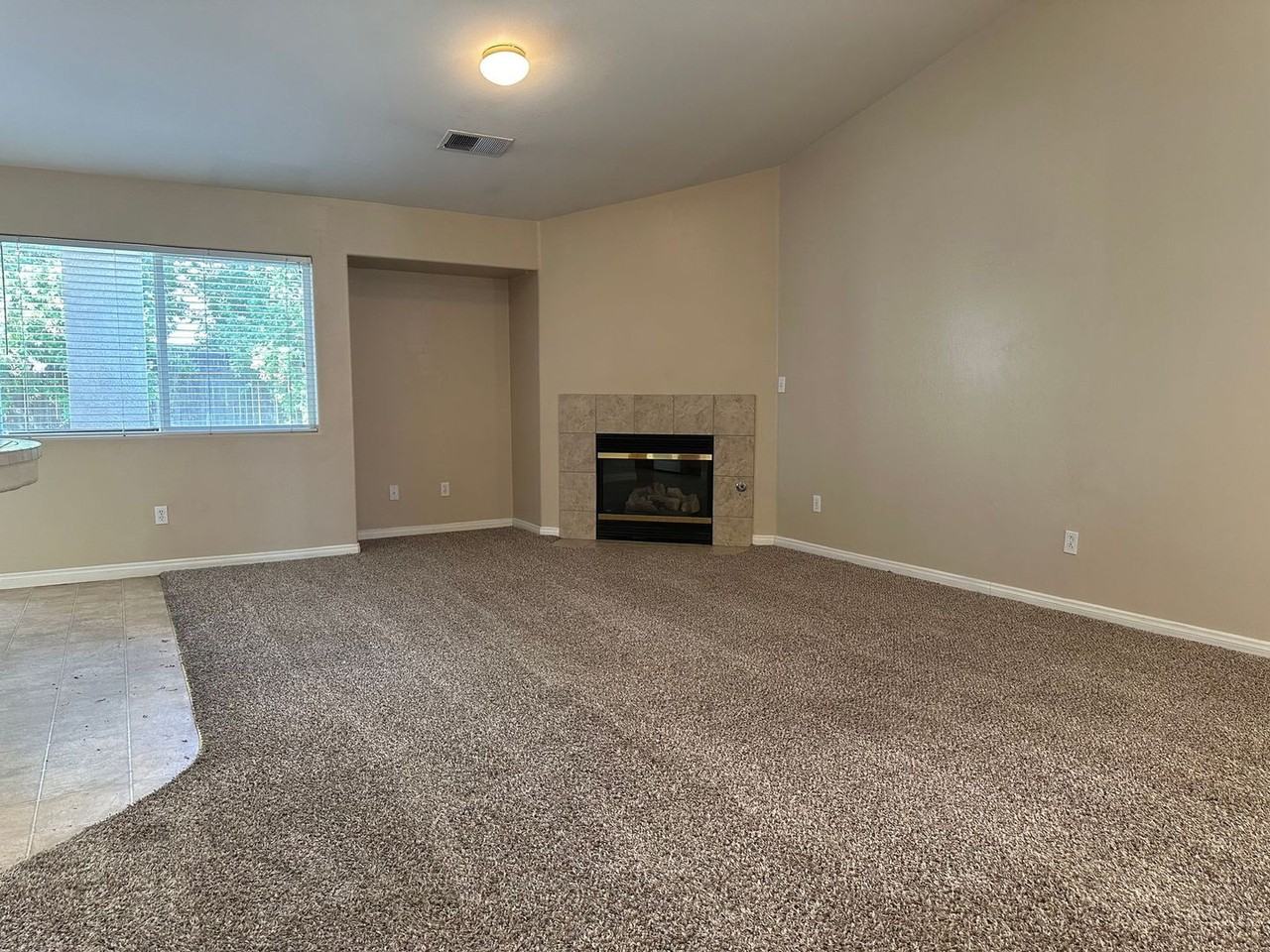 11710 Stratosphere Ave - Photo 3 of 20