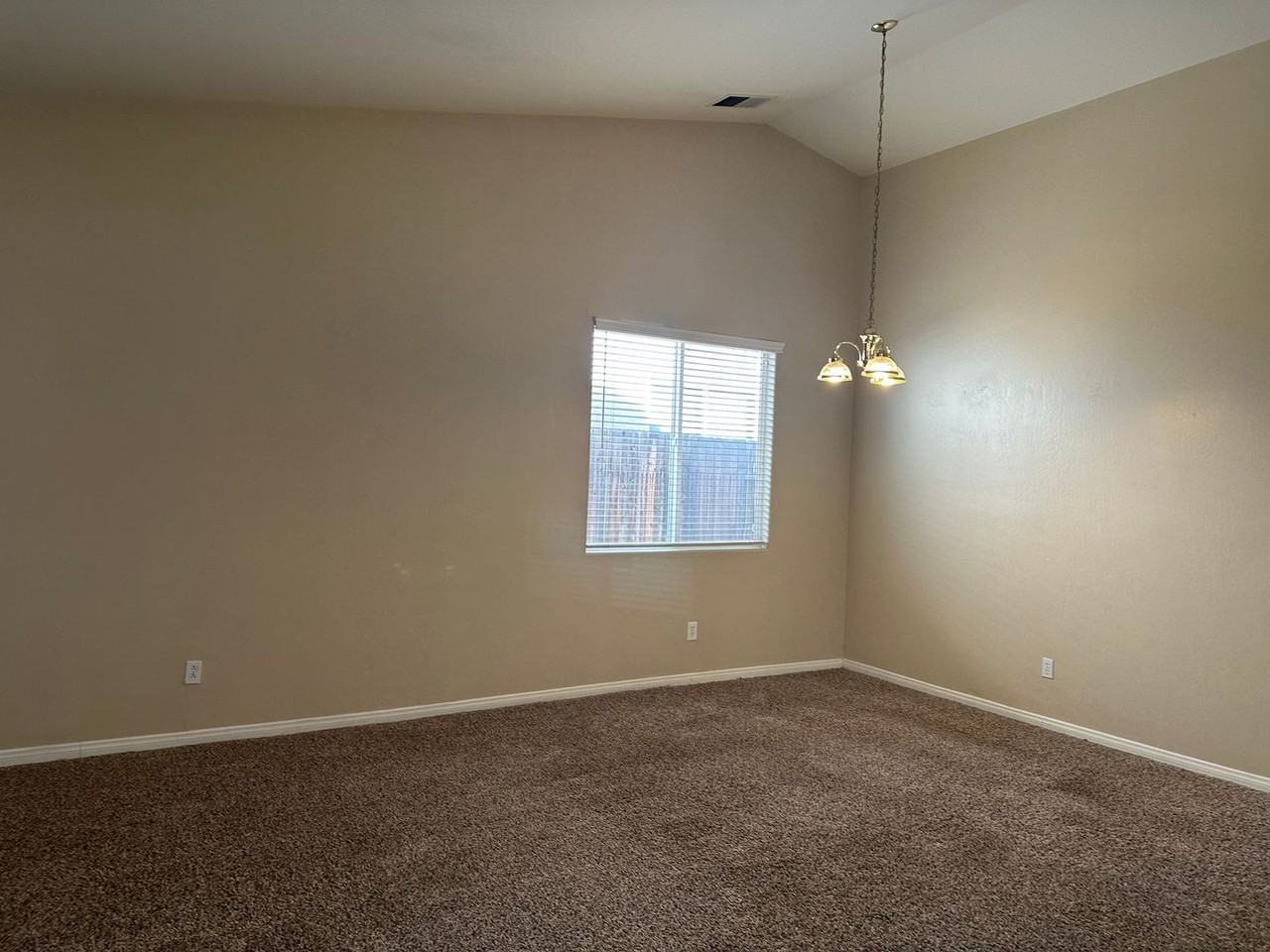 11710 Stratosphere Ave - Photo 4 of 20