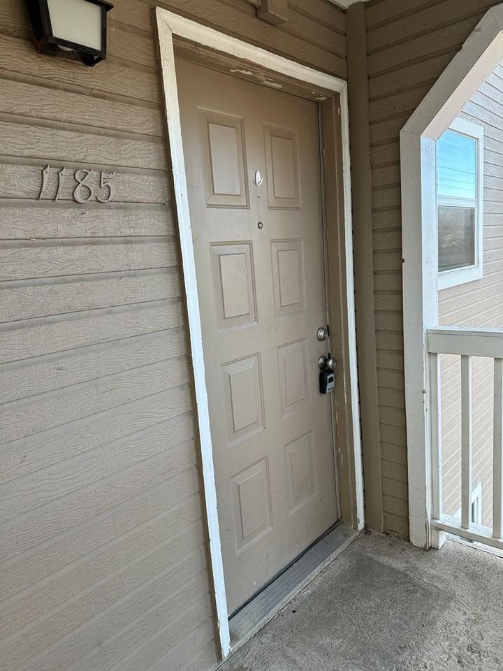 1185 S Gilbert St - Photo 3 of 16