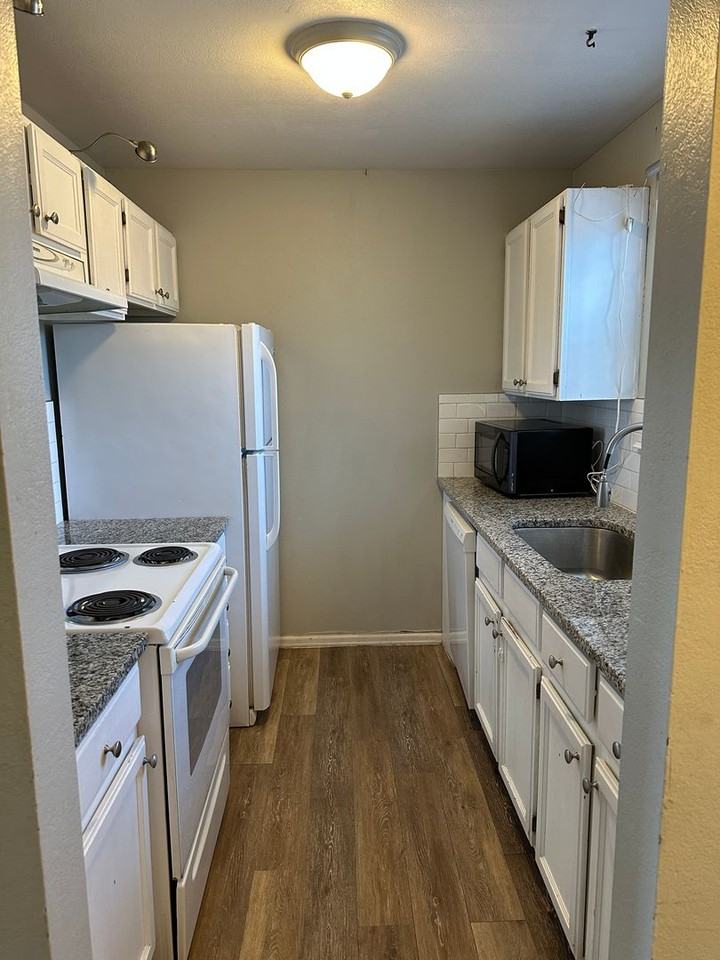 1185 S Gilbert St - Photo 5 of 16