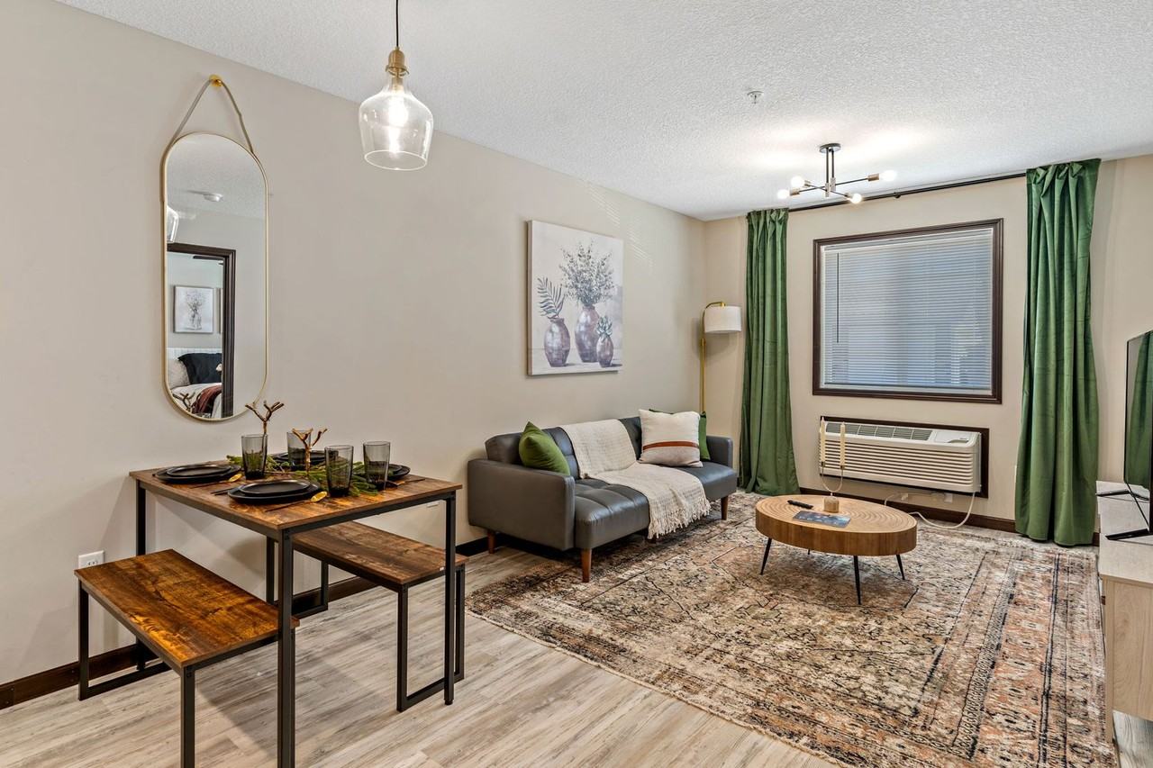 2870 - Photo 4 of 17