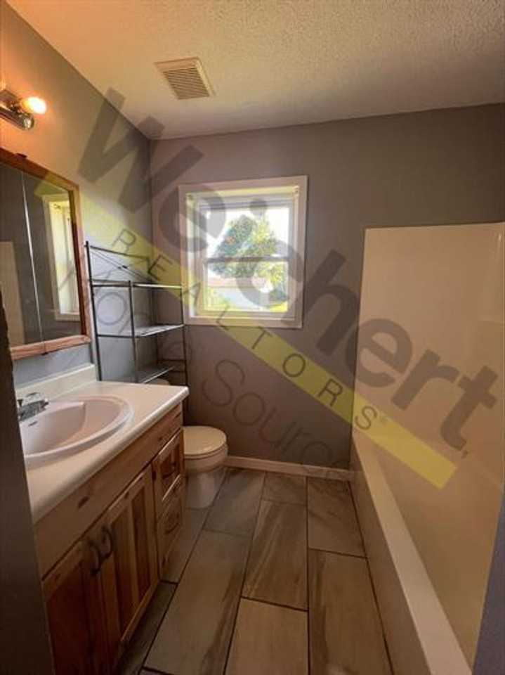 4901 Guy St - Photo 5 of 7