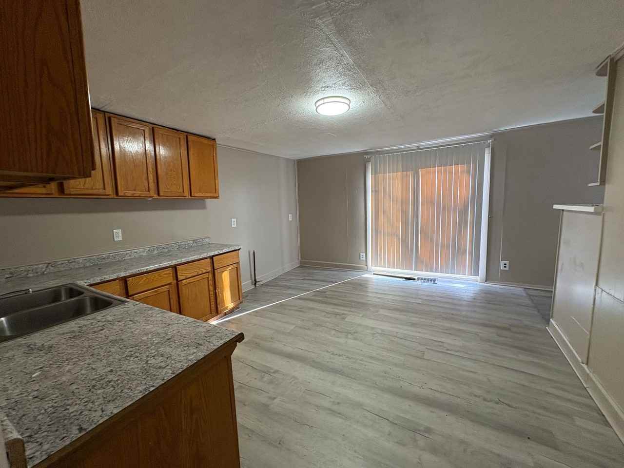 602 W Hanssler Pl - Photo 4 of 7