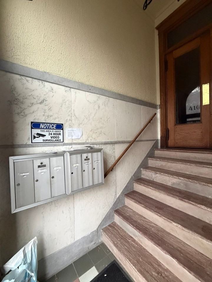 4108 N Southport Ave #2 - Photo 3 of 24