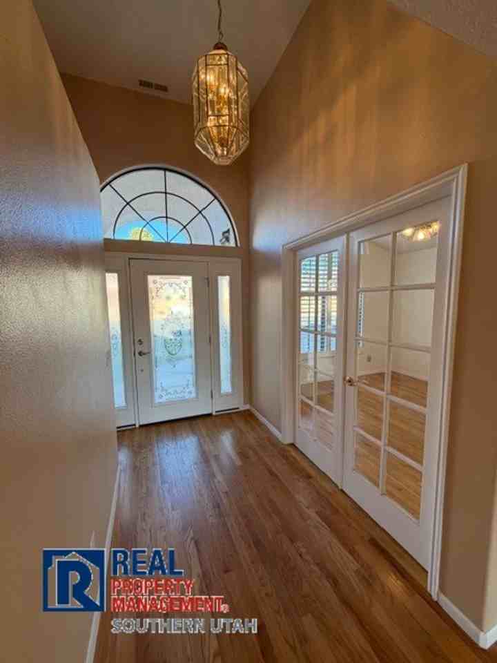 1766 Point Dr - Photo 3 of 33