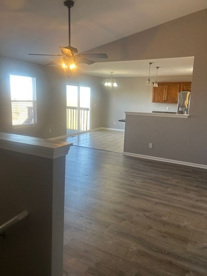 2010 Thompson Dr - Photo 4 of 22