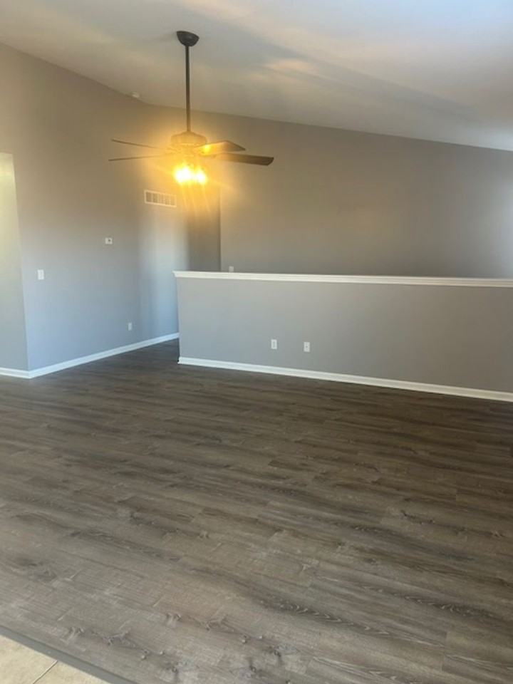 2010 Thompson Dr - Photo 5 of 22