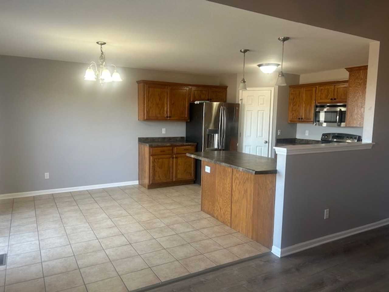 2010 Thompson Dr - Photo 7 of 22