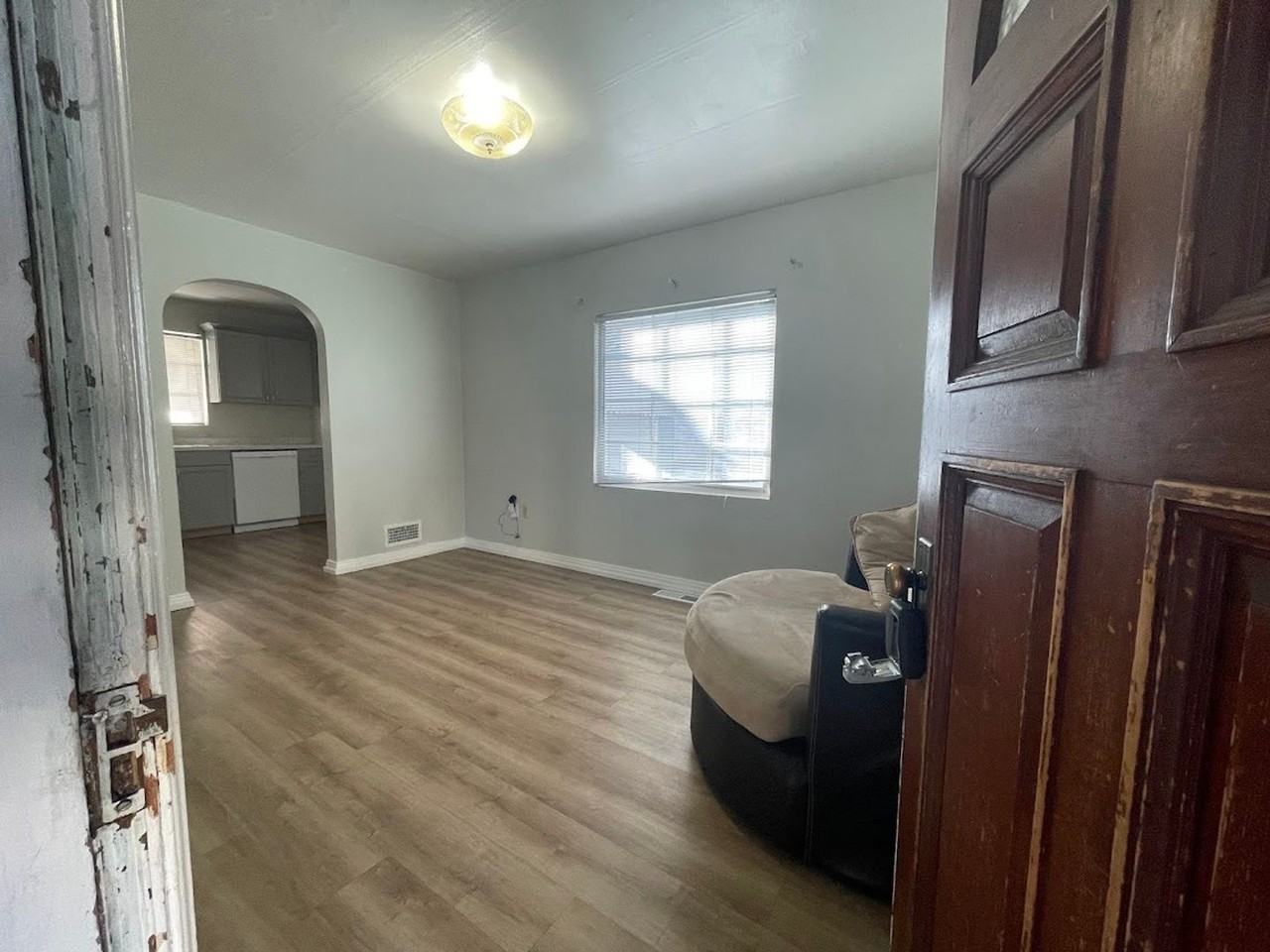 39 W 880 N - Photo 2 of 11