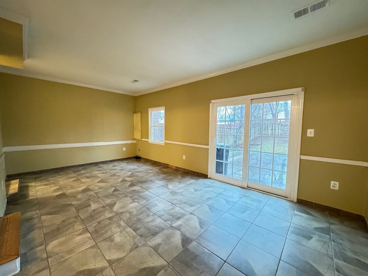10107 Henry Ct - Photo 4 of 24