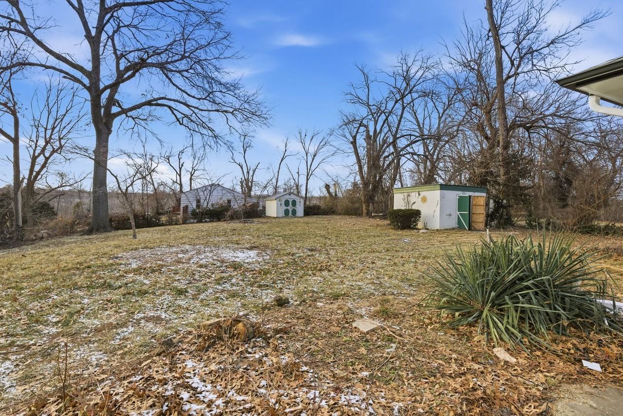 1704 Highland Dr - Photo 3 of 33