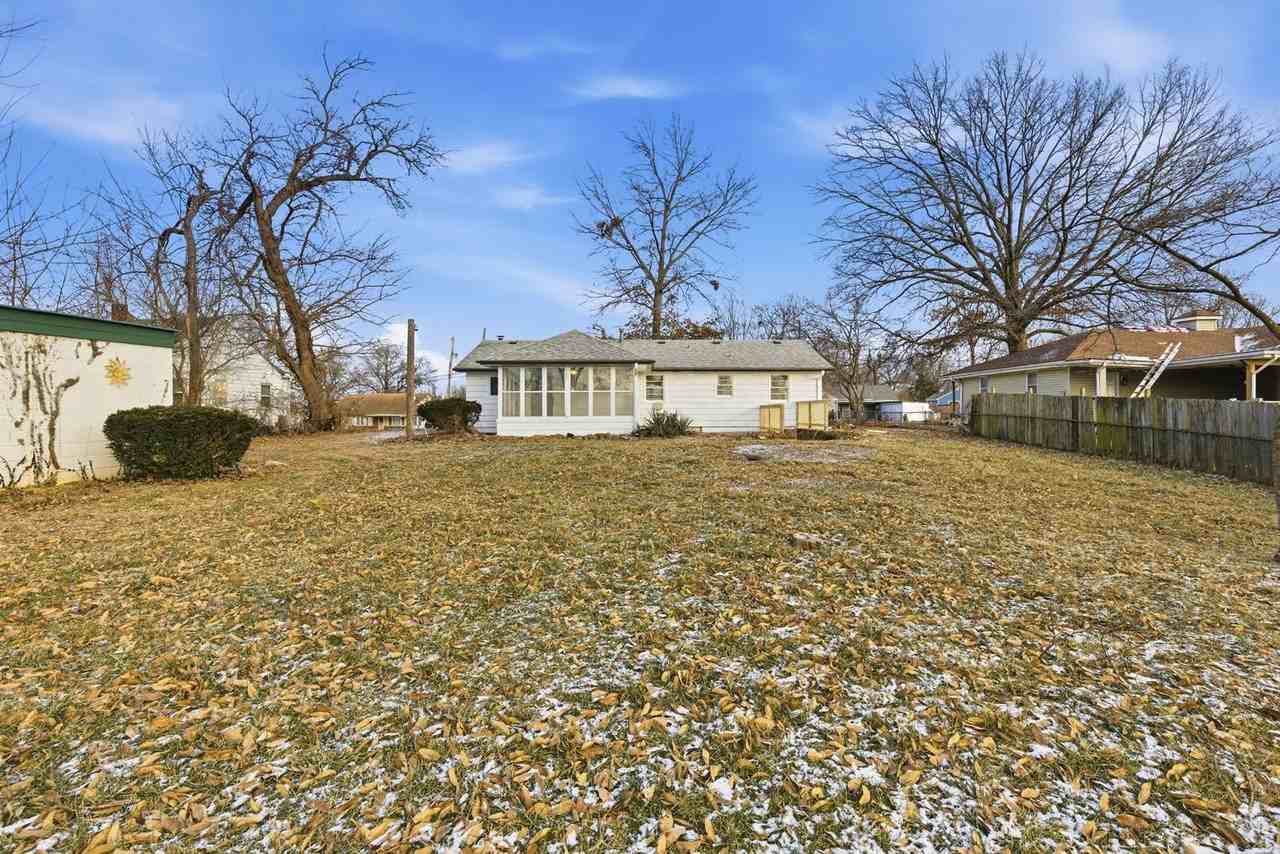 1704 Highland Dr - Photo 4 of 33