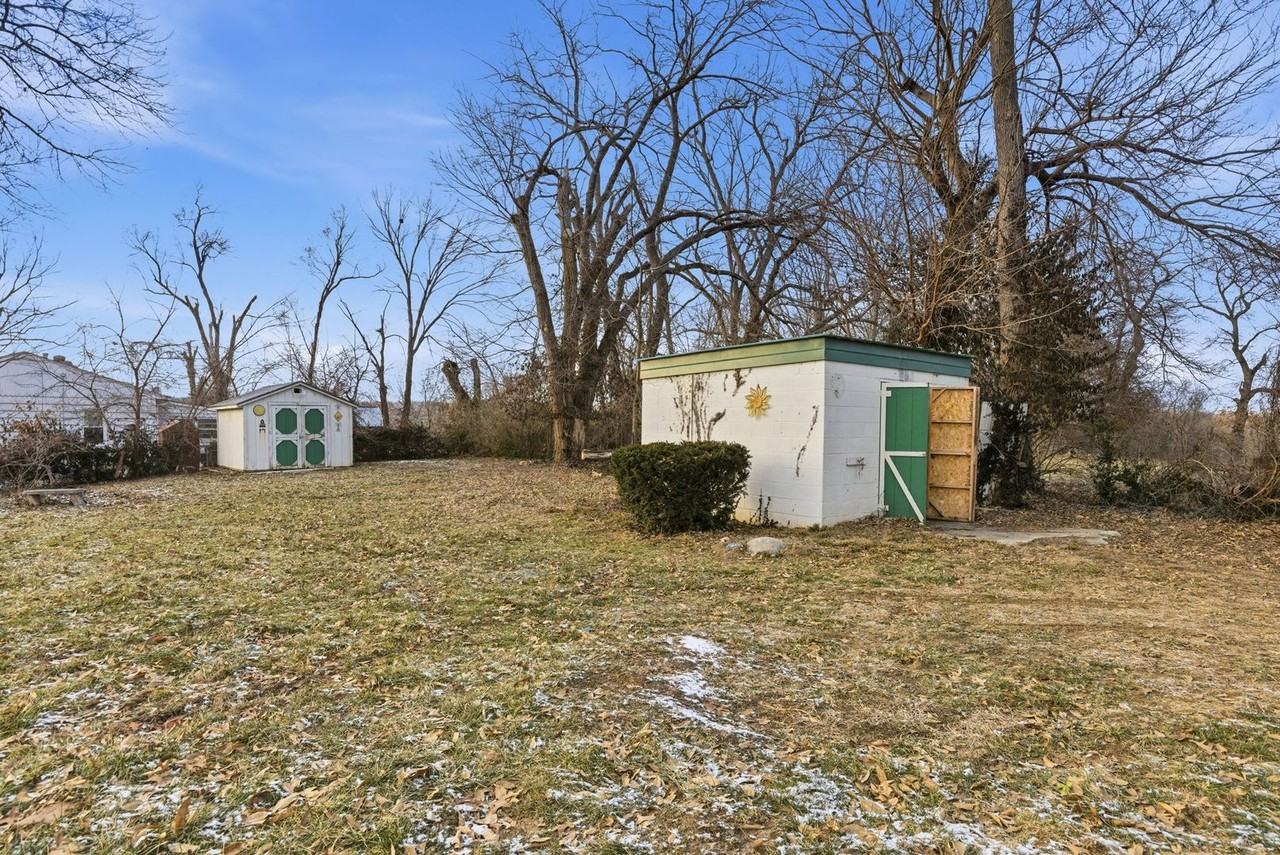 1704 Highland Dr - Photo 5 of 33