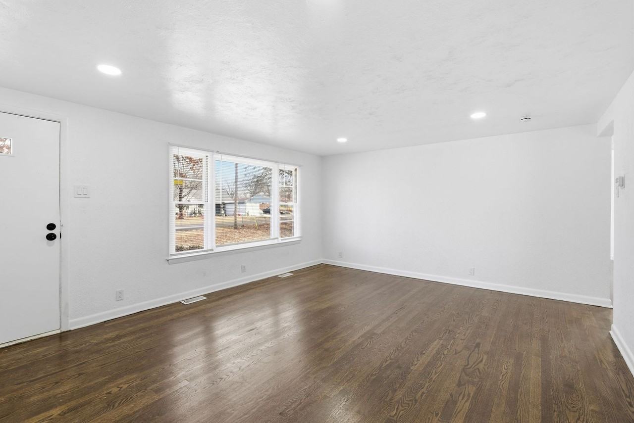 1704 Highland Dr - Photo 7 of 33