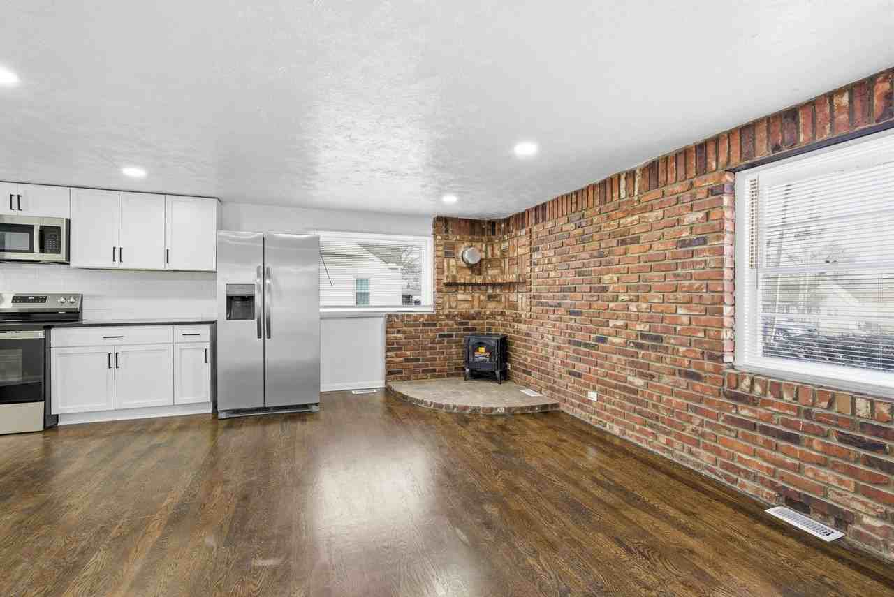 1704 Highland Dr - Photo 2 of 33