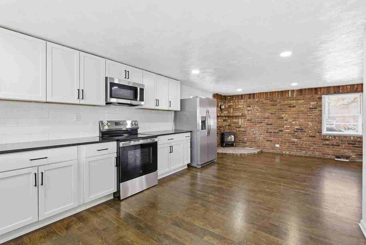 1704 Highland Dr - Photo 3 of 33