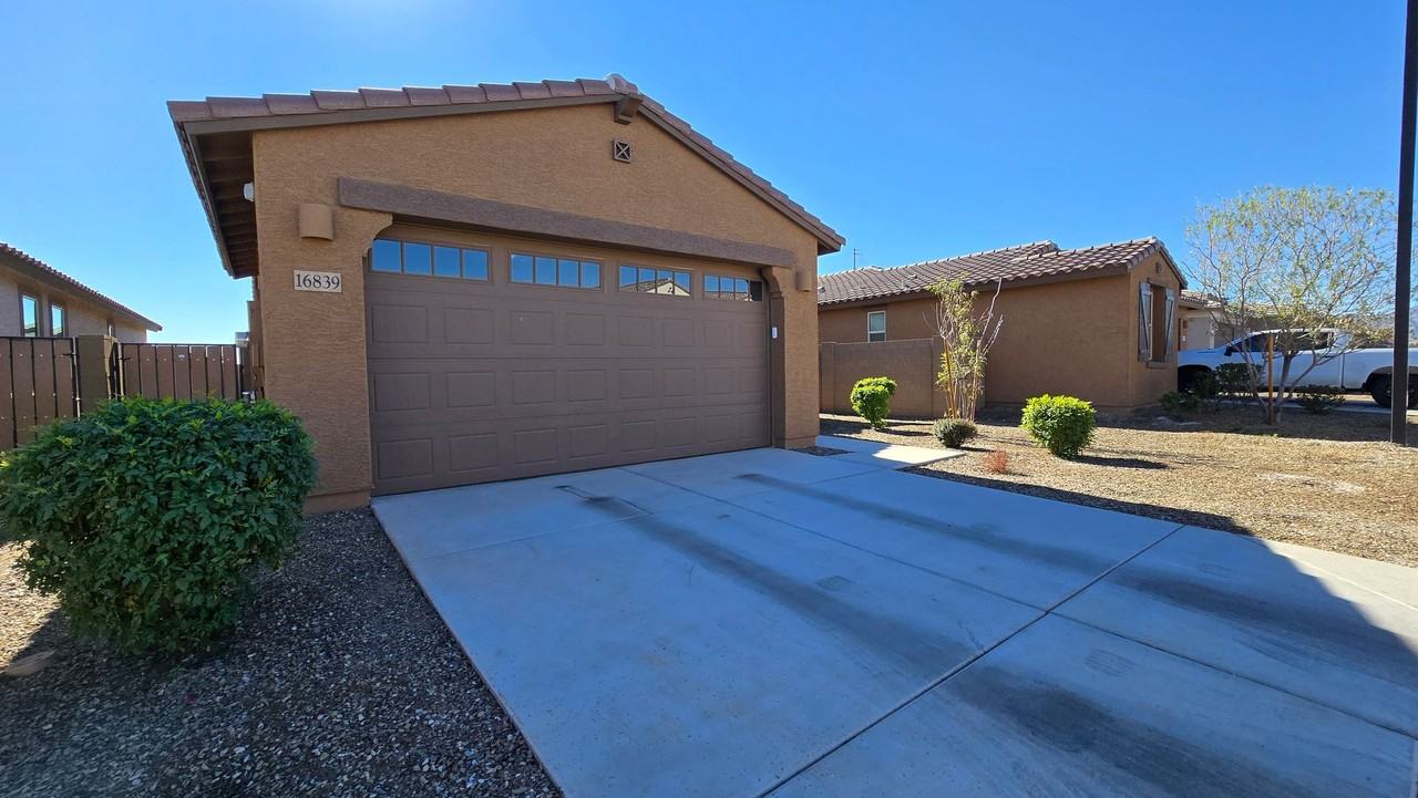 16839 W Evergreen Rd - Photo 3 of 27