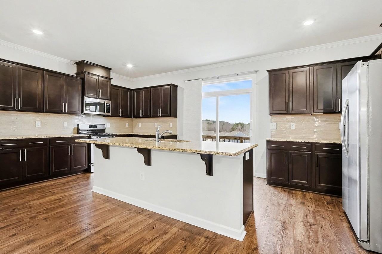 512 Austin View Blvd - Photo 6 of 22