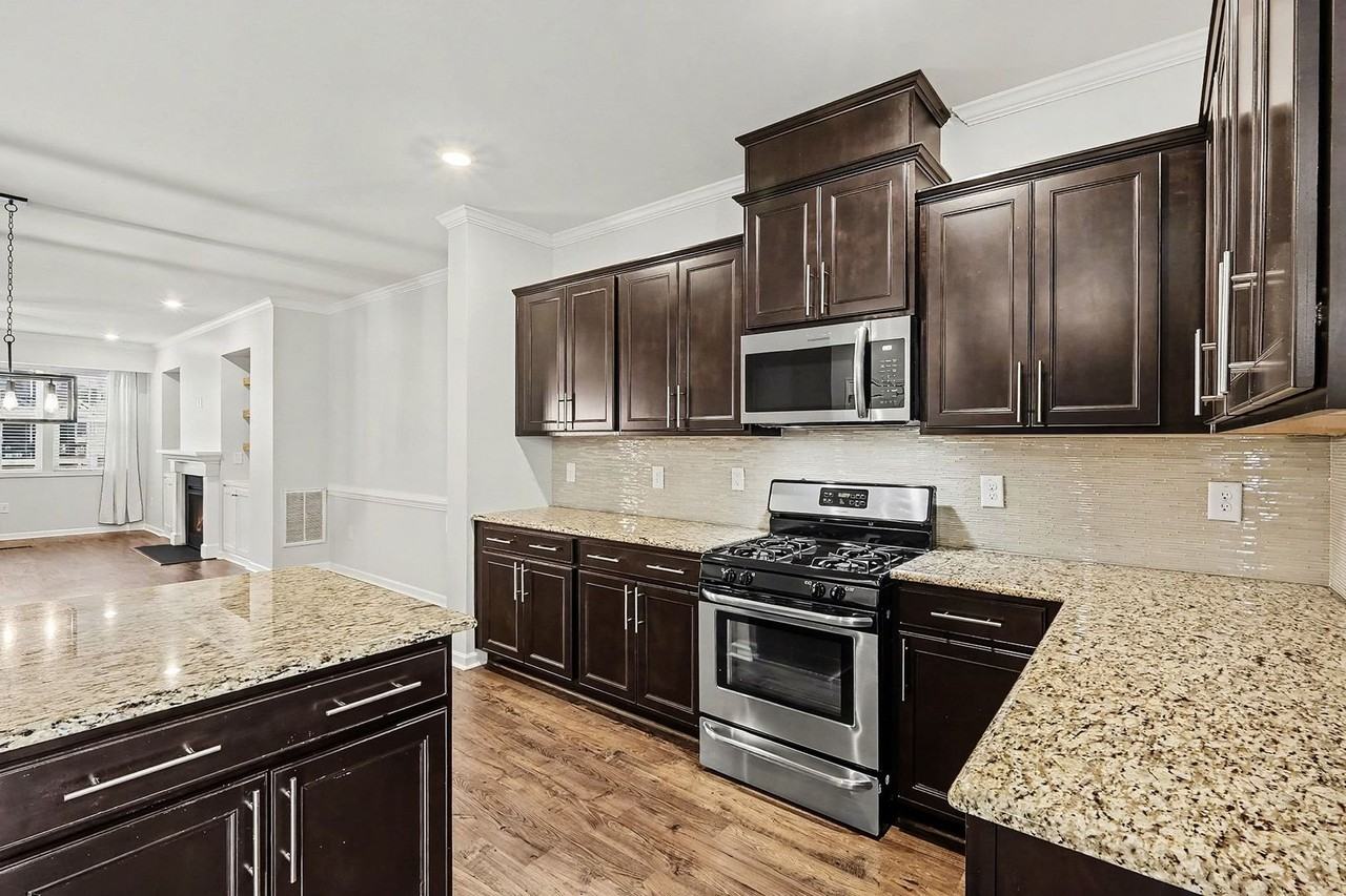 512 Austin View Blvd - Photo 7 of 22