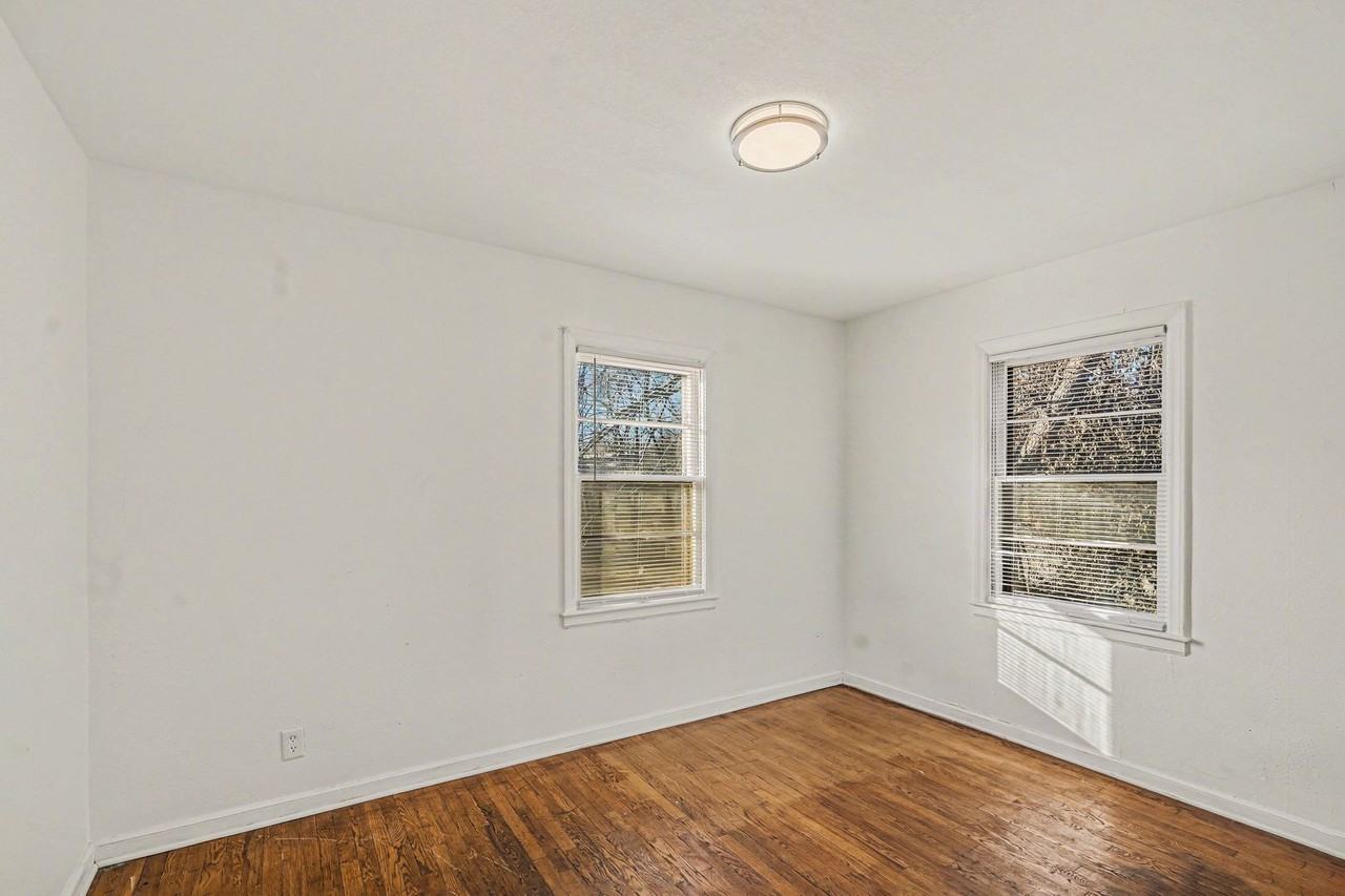 7412 Bellefontaine Ave - Photo 7 of 9