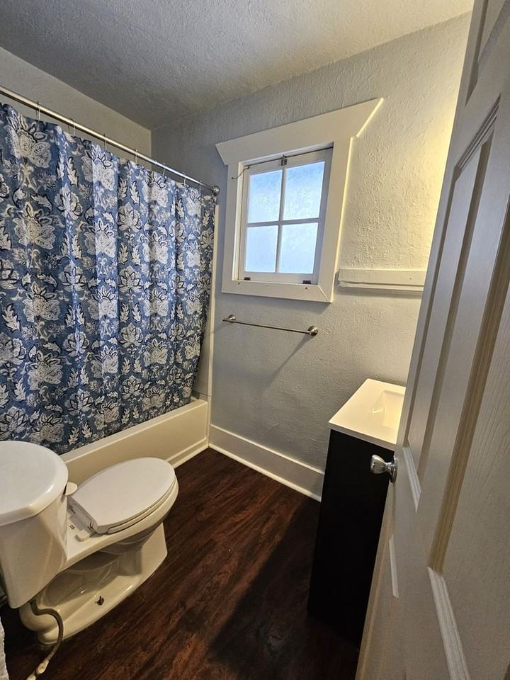 841 W 13th St - Photo 5 of 6