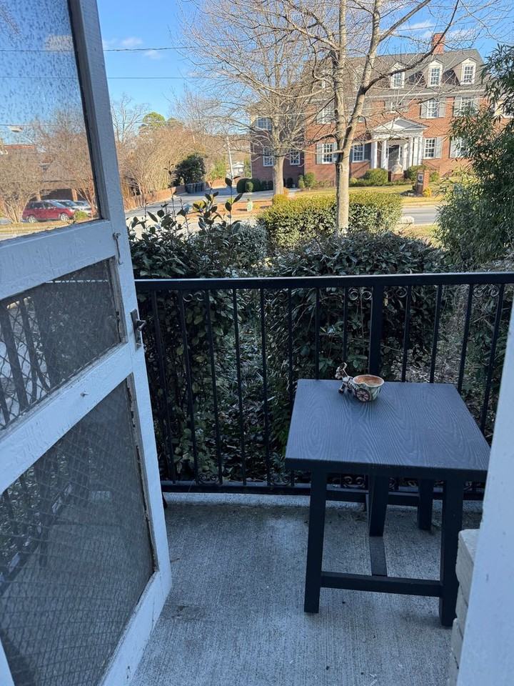 1013 N Elm St - Photo 3 of 19