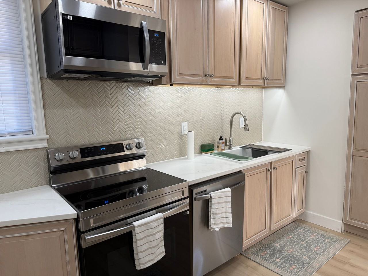 1013 N Elm St - Photo 6 of 19