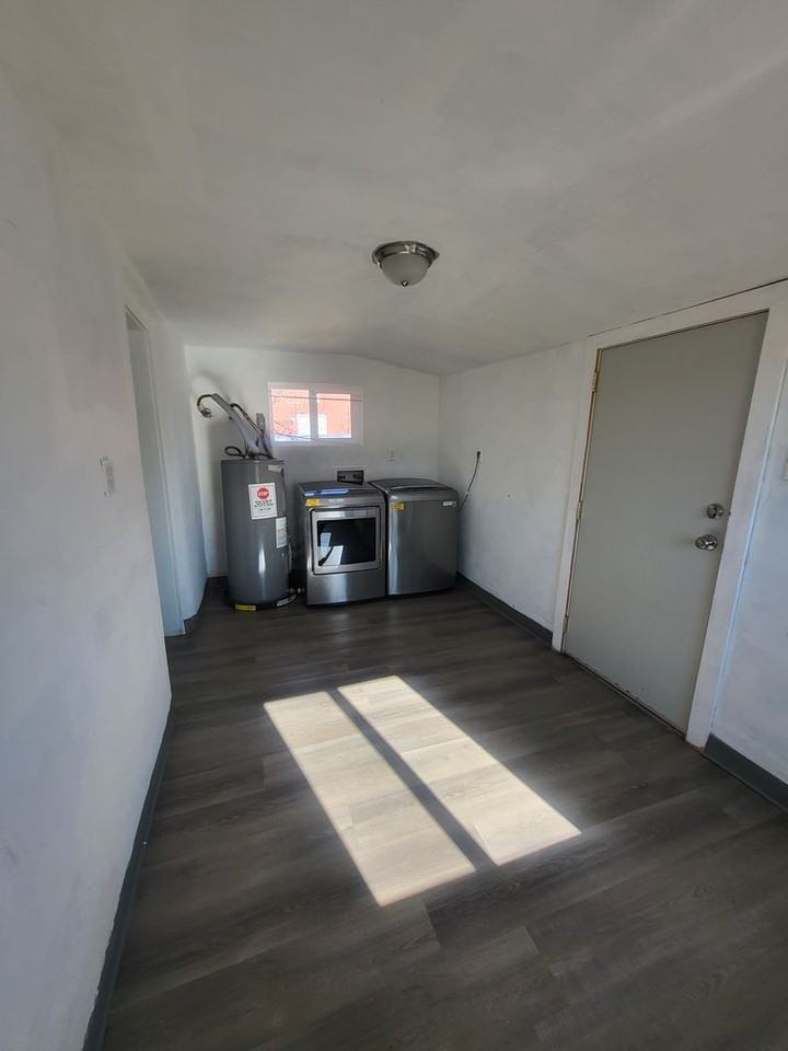 1924 Edith Blvd Se - Photo 2 of 11