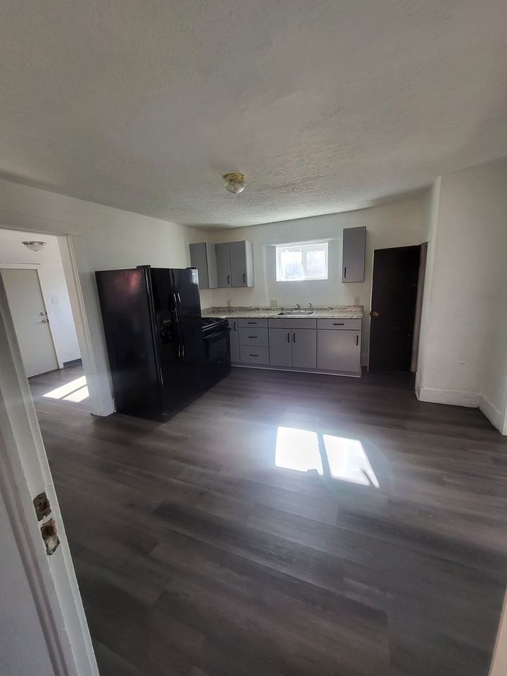 1924 Edith Blvd Se - Photo 3 of 11