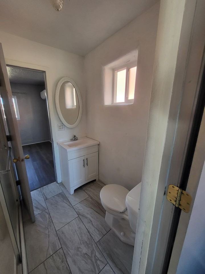 1924 Edith Blvd Se - Photo 5 of 11