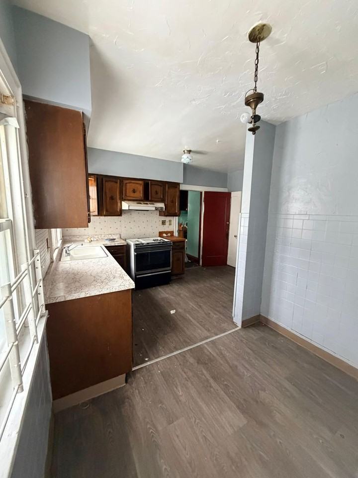 9426 Dickens Ave - Photo 3 of 7