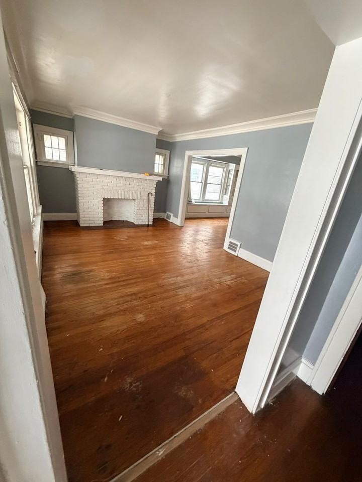 9426 Dickens Ave - Photo 4 of 7