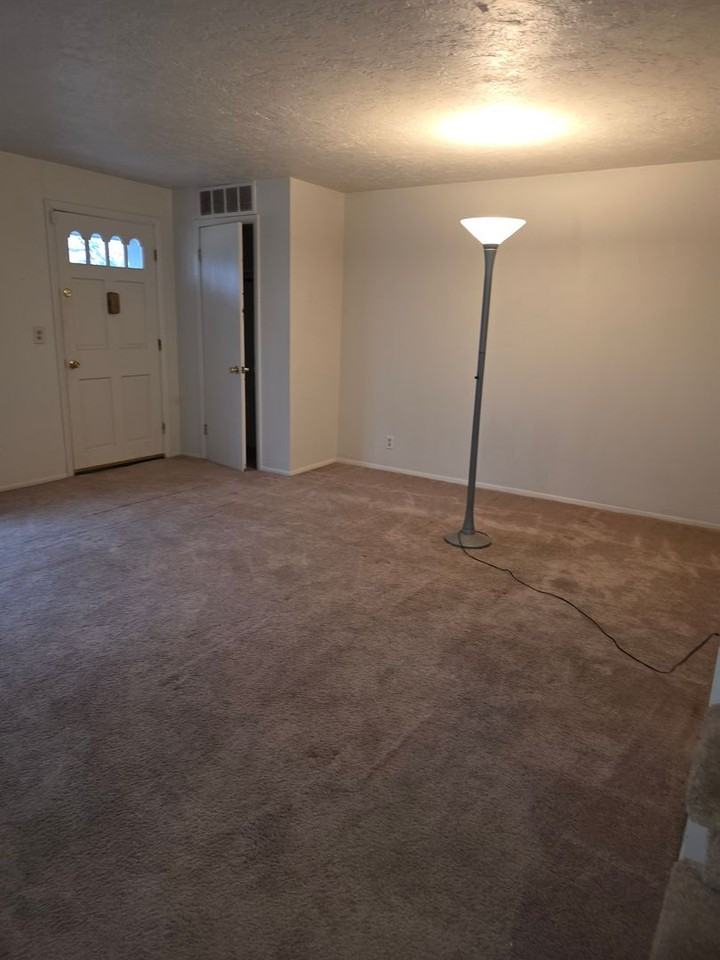 6051 Glenway Dr - Photo 3 of 17