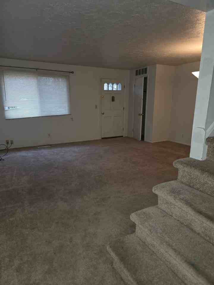 6051 Glenway Dr - Photo 4 of 17