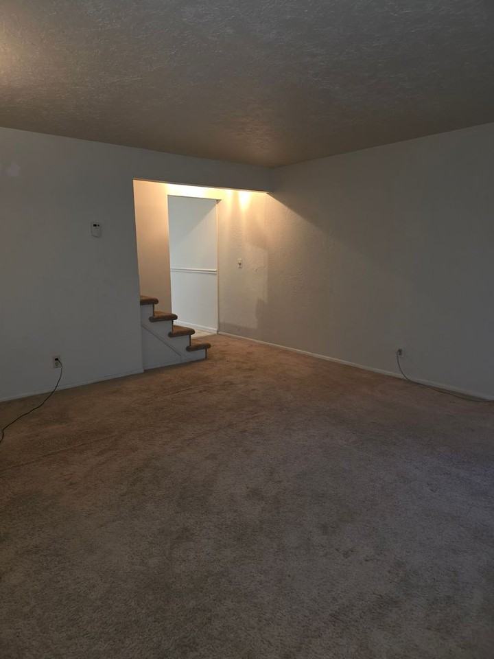 6051 Glenway Dr - Photo 5 of 17