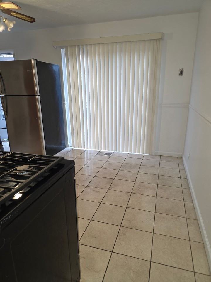 6051 Glenway Dr - Photo 6 of 17