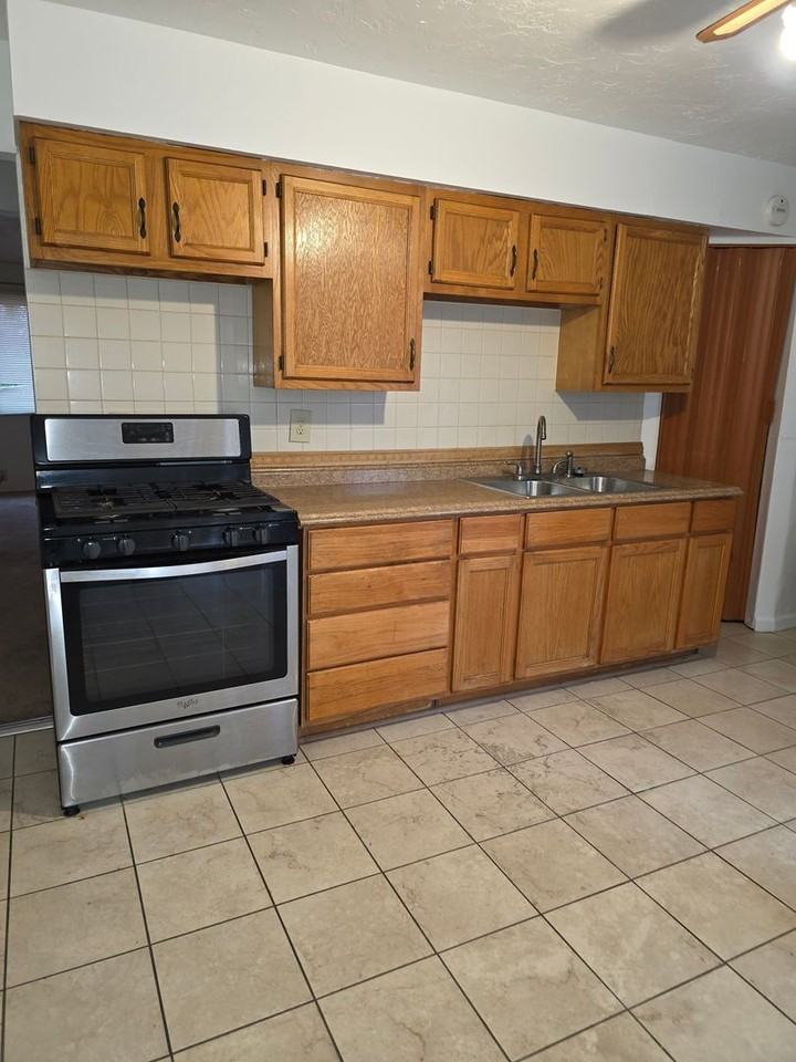 6051 Glenway Dr - Photo 7 of 17