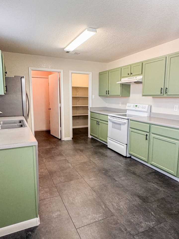 3203 Viewcrest Dr - Photo 4 of 16